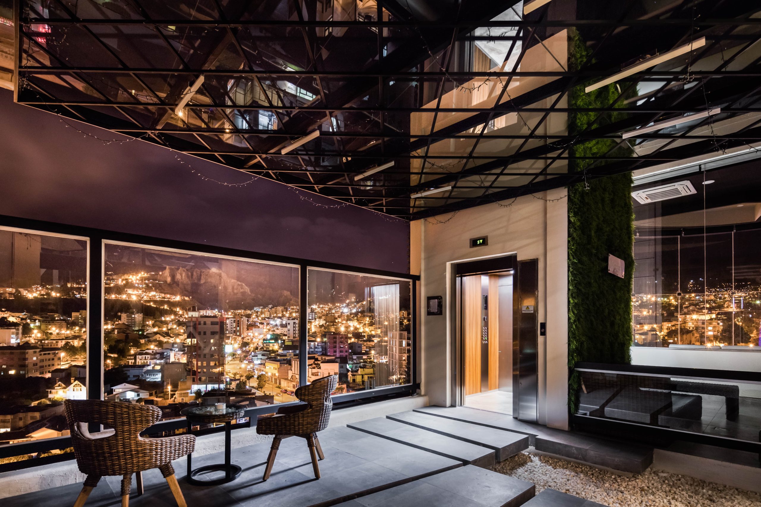 RESTAURANT LIFT